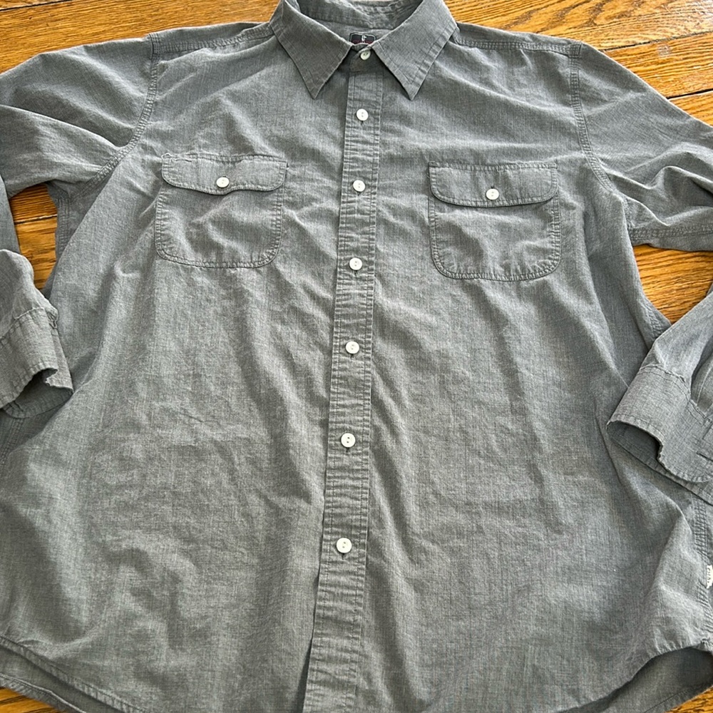 CHAPS brand gray long sleeve shirt. Casual style button down. Size XL.